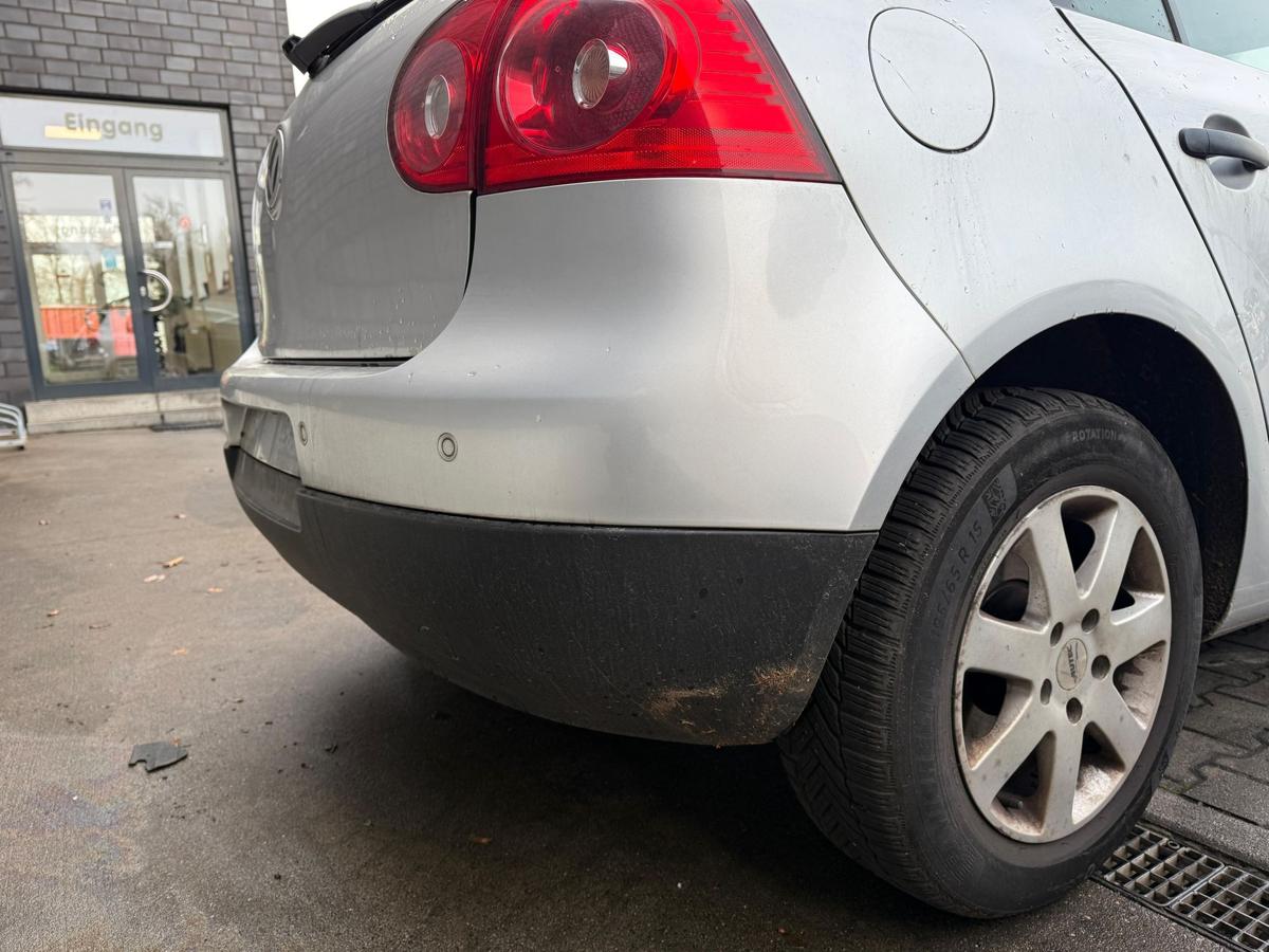 VW Golf 5 BJ04 original Sto&szlig;stange Sto&szlig;f&auml;nger hinten LA7W Reflexsilber